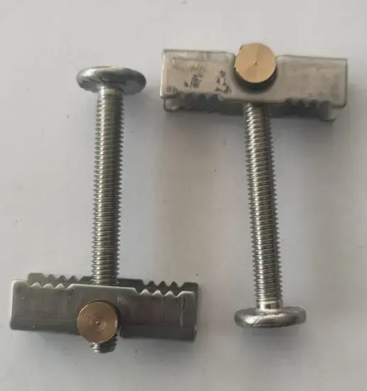 KLOZET KAPAK SALLAMA TAKIMLARI